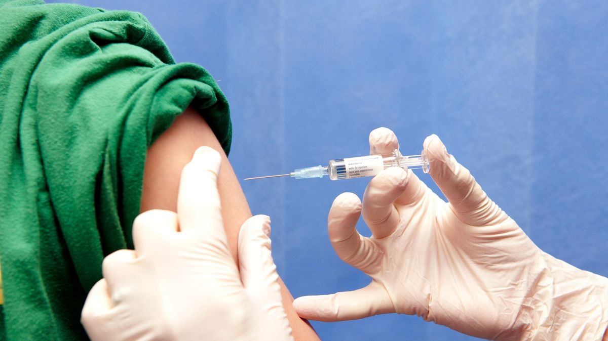 Vakcinologové očkování těhotných proti covidu-19 nově přímo doporučují